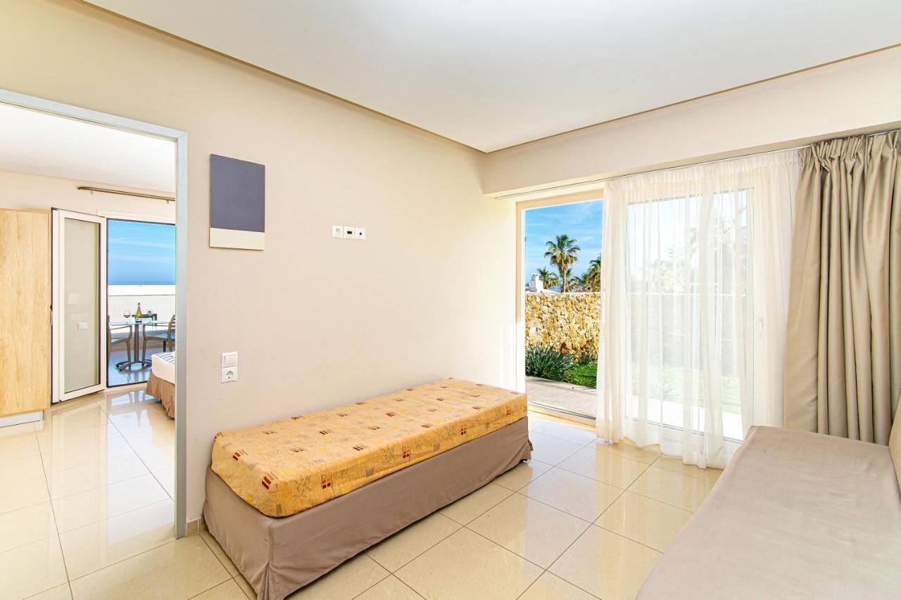 Aparthotel Theo Star 3*